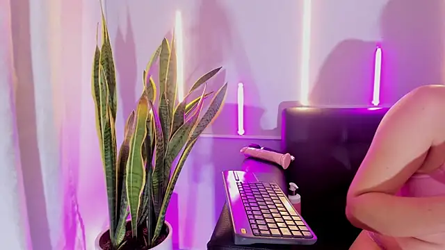 Jules Angel online show from November 11, 2025, 12:11 pm