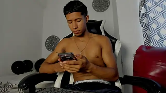Snapshot of MaxVibe420 chatting on October 19, 2025, 5:59 pm MaxVibe420 online show from October 19, 2025, 5:59 pm
