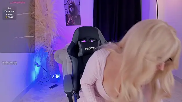 Snapshot of Miaengels_ chatting on March 21, 2026, 1:40 am Miaengels online show from March 21, 2026, 1:40 am