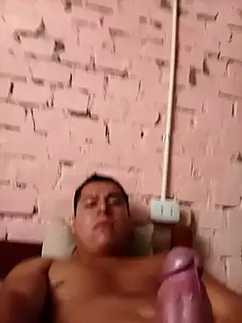 Alex321Flores online show from May 25, 2026, 1:43 pm