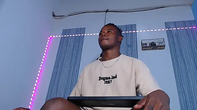 Snapshot of Dark_stallionX chatting on November 17, 2025, 7:18 pm Dark stallionX online show from November 17, 2025, 7:18 pm