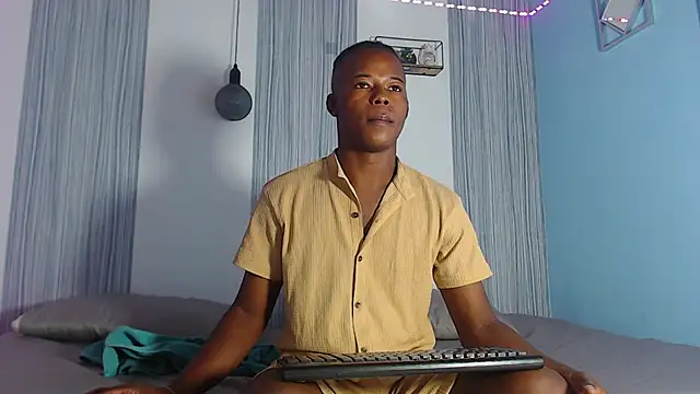 Snapshot of Dark_stallionX chatting on November 7, 2025, 6:34 pm Dark stallionX online show from November 7, 2025, 6:34 pm