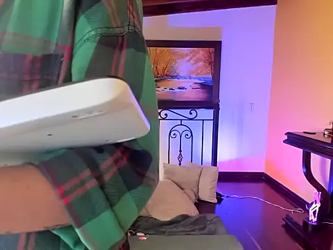 Zulyhenao online show from October 15, 2025, 4:55 am