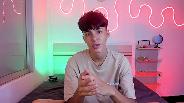 Snapshot of luccas_ferreira chatting on November 9, 2025, 7:07 pm luccas ferreira online show from November 9, 2025, 7:07 pm