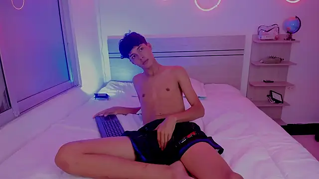 Snapshot of luccas_ferreira chatting on December 2, 2025, 7:48 pm luccas ferreira online show from December 2, 2025, 7:48 pm