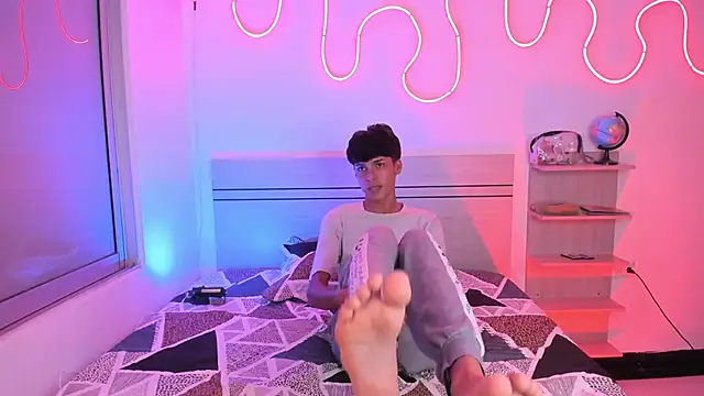 Snapshot of luccas_ferreira chatting on October 27, 2025, 7:15 pm luccas ferreira online show from October 27, 2025, 7:15 pm