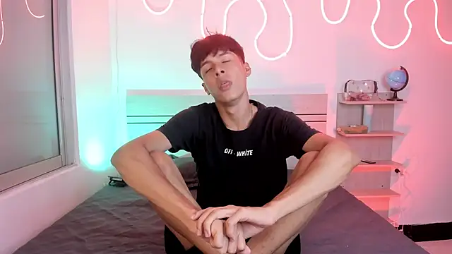 Snapshot of luccas_ferreira chatting on November 11, 2025, 7:08 pm luccas ferreira online show from November 11, 2025, 7:08 pm