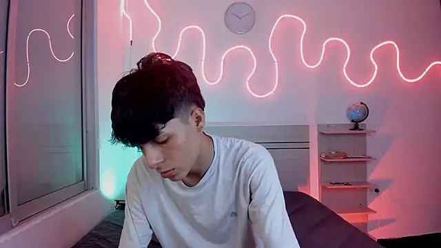 Snapshot of luccas_ferreira chatting on November 14, 2025, 7:17 pm luccas ferreira online show from November 14, 2025, 7:17 pm