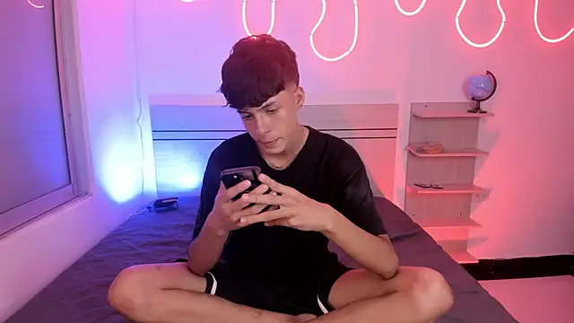 Snapshot of luccas_ferreira chatting on November 6, 2025, 7:18 pm luccas ferreira online show from November 6, 2025, 7:18 pm