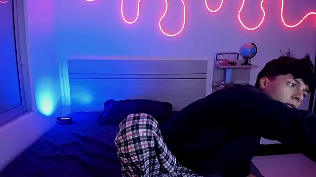 Snapshot of luccas_ferreira chatting on November 16, 2025, 7:07 pm luccas ferreira online show from November 16, 2025, 7:07 pm