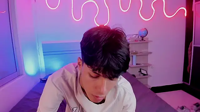 Snapshot of luccas_ferreira chatting on November 18, 2025, 7:06 pm luccas ferreira online show from November 18, 2025, 7:06 pm