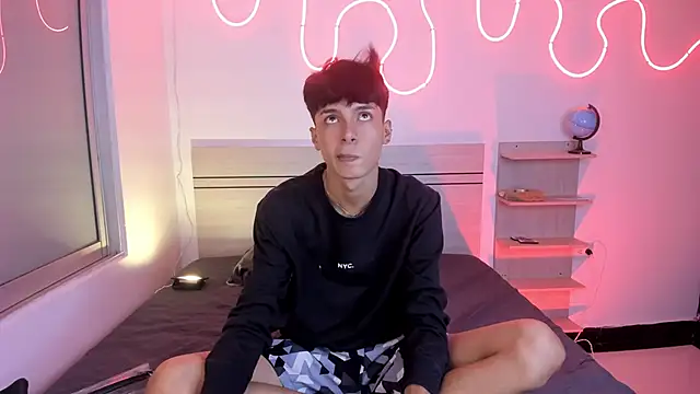 Snapshot of luccas_ferreira chatting on November 10, 2025, 7:08 pm luccas ferreira online show from November 10, 2025, 7:08 pm