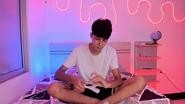 Snapshot of luccas_ferreira chatting on October 25, 2025, 7:03 pm luccas ferreira online show from October 25, 2025, 7:03 pm