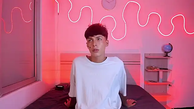 Snapshot of luccas_ferreira chatting on November 8, 2025, 7:06 pm luccas ferreira online show from November 8, 2025, 7:06 pm