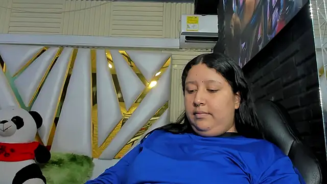 DulcineaSaenz online show from October 10, 2025, 7:25 pm