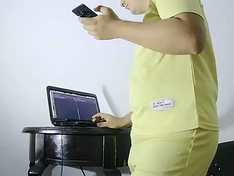 camilowhite 1 online show from October 9, 2025, 5:02 pm