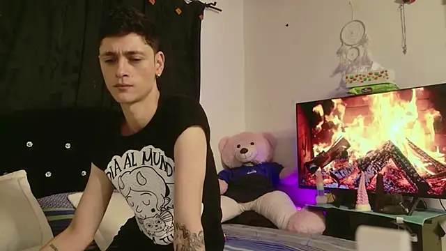 Tyler cat online show from October 4, 2025, 3:30 am