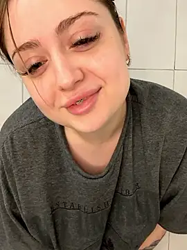 Snapshot of KellyMoors chatting on December 2, 2025, 8:16 am KellyMoors online show from December 2, 2025, 8:16 am