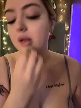 Snapshot of KellyMoors chatting on December 22, 2025, 1:50 am KellyMoors online show from December 22, 2025, 1:50 am