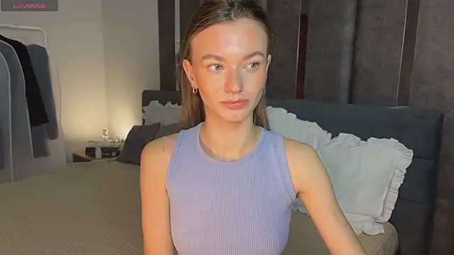 EvaToniz online show from January 12, 2026, 1:12 am