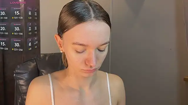 EvaToniz online show from December 22, 2025, 1:17 am