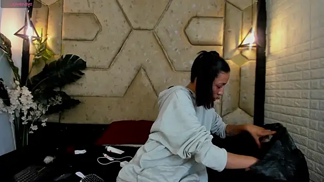 Snapshot of Julieta_Slav3 chatting on April 15, 2026, 9:48 pm Julieta Slav3 online show from April 15, 2026, 9:48 pm