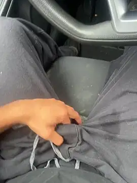 ayrtonmen online show from October 17, 2025, 1:13 pm