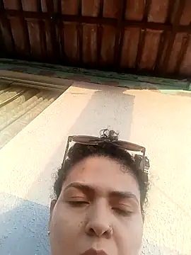 Larissinhamm online show from November 1, 2025, 8:14 pm