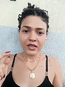 Larissinhamm online show from November 4, 2025, 5:39 pm