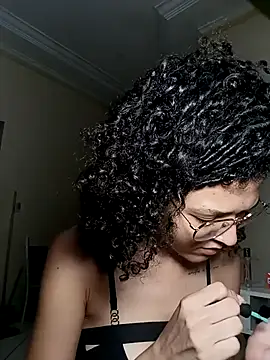 Larissinhamm online show from October 19, 2025, 3:20 am