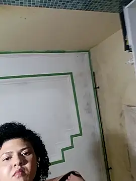 Larissinhamm online show from October 5, 2025, 5:42 am