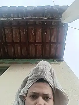 Larissinhamm online show from November 27, 2025, 6:30 pm