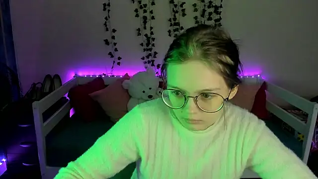 shy elina01 online show from October 25, 2025, 10:14 am