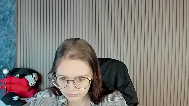 shy elina01 online show from October 6, 2025, 10:27 am