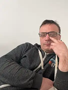 viktor1992-1-1 online show from March 30, 2026, 7:21 am