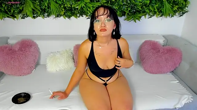 JadeDoll  online show from October 6, 2025, 8:42 pm
