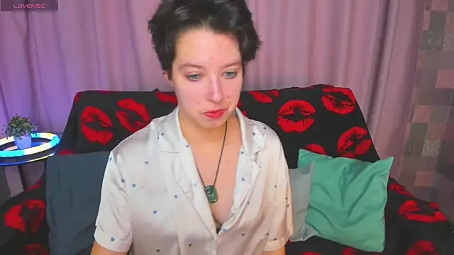 Sara Frayer online show from November 27, 2025, 1:17 am