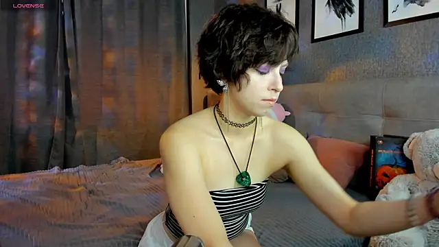 Sara Frayer online show from October 28, 2025, 4:24 am