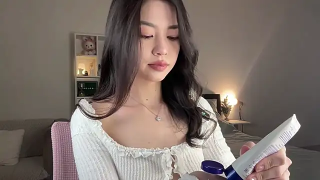 yourlittlesunrise  online show from November 27, 2025, 4:35 am