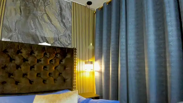 Snapshot of Nikki_Vesper chatting on April 12, 2026, 4:43 pm Nikki Vesper online show from April 12, 2026, 4:43 pm