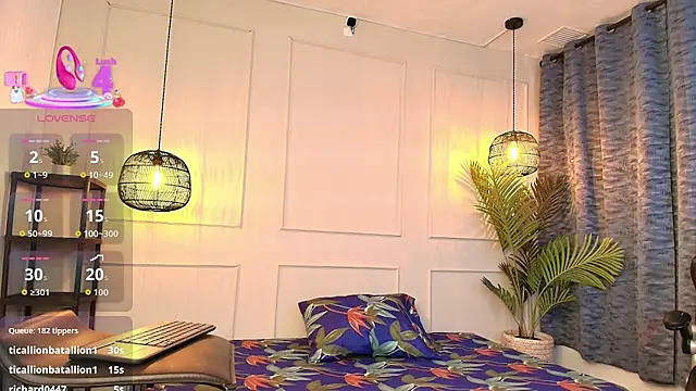 Snapshot of Nikki_Vesper chatting on December 17, 2025, 11:48 am Nikki Vesper online show from December 17, 2025, 11:48 am