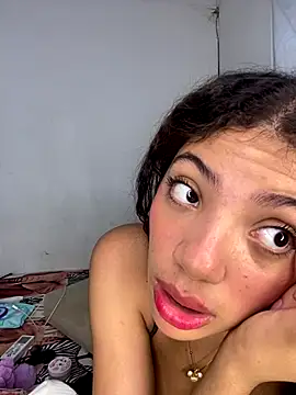 Snapshot of Azza__Slimene chatting on October 2, 2025, 2:09 pm Azza Slimene online show from October 2, 2025, 2:09 pm