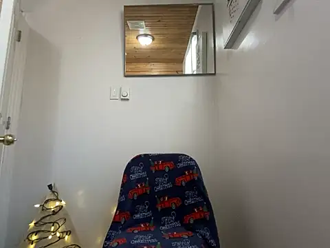 mcxxx87 online show from December 17, 2025, 3:50 pm