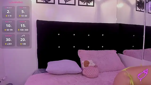 Snapshot of Haiily_Baeker chatting on November 6, 2025, 4:33 pm Haiily Baeker online show from November 6, 2025, 4:33 pm