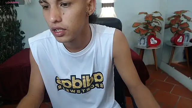 Snapshot of LiamBlack16 chatting on October 4, 2025, 12:07 pm LiamBlack16 online show from October 4, 2025, 12:07 pm