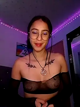 Snapshot of Alana_Martinez_ chatting on October 6, 2025, 12:17 pm Alana Martinez online show from October 6, 2025, 12:17 pm