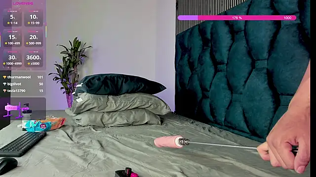 Snapshot of pixie_love_ chatting on October 6, 2025, 9:26 pm pixie love online show from October 6, 2025, 9:26 pm