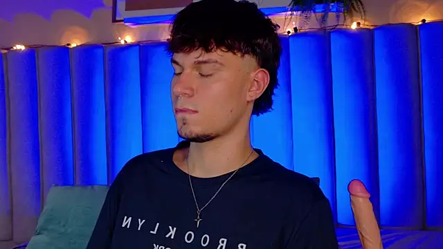 Snapshot of LiamThunder05_ chatting on November 3, 2025, 3:12 am LiamThunder05 online show from November 3, 2025, 3:12 am