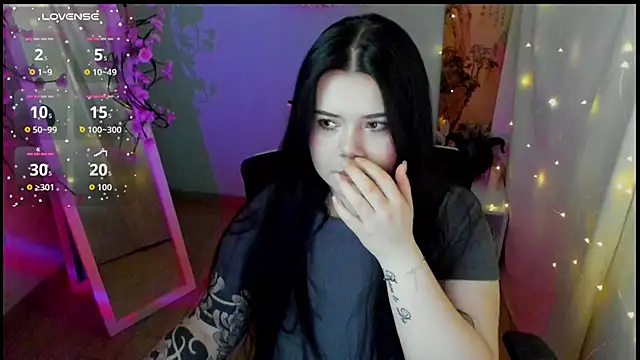 Snapshot of Mona_Esty chatting on May 7, 2026, 6:17 am Mona Esty online show from May 7, 2026, 6:17 am