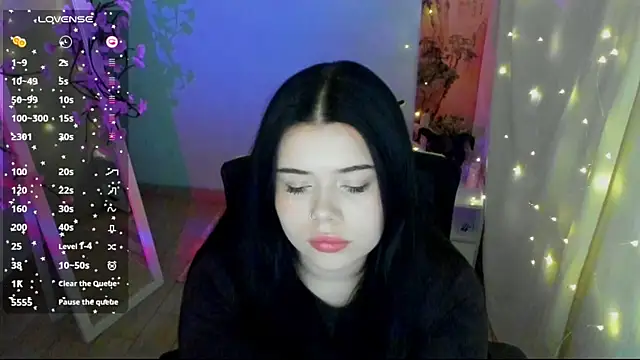 Snapshot of Mona_Esty chatting on July 4, 2026, 6:31 am Mona Esty online show from July 4, 2026, 6:31 am